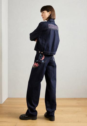 Прямые джинсы