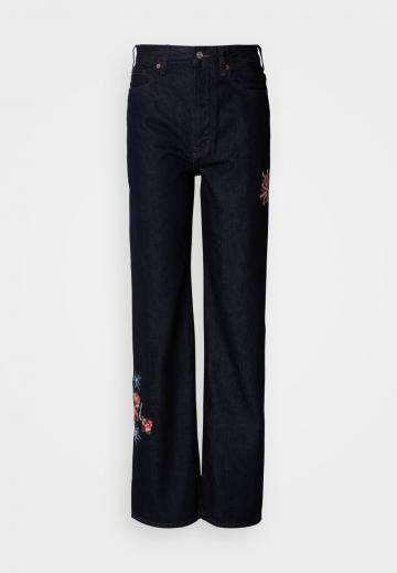 Прямые джинсы