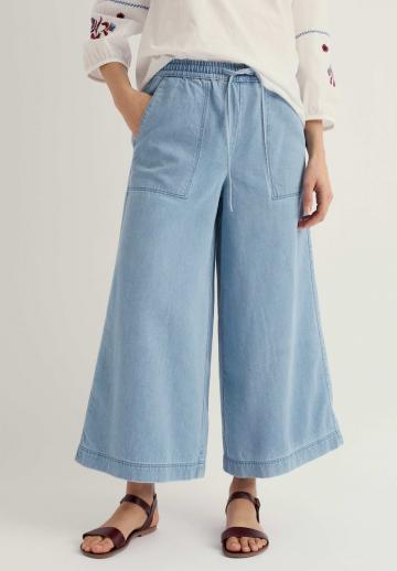 Короткие джинсы