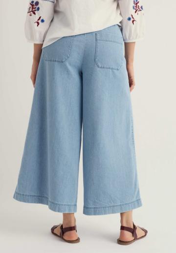 Короткие джинсы