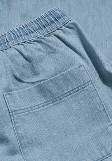 Короткие джинсы