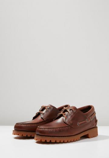 Ботинки на шнуровке