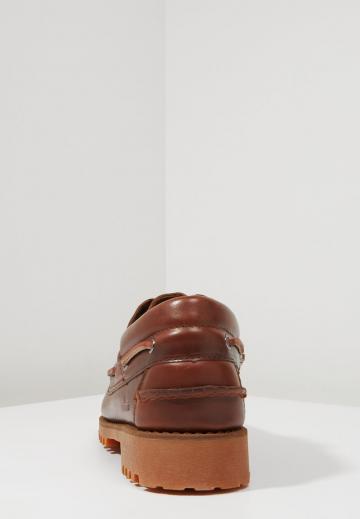 Ботинки на шнуровке