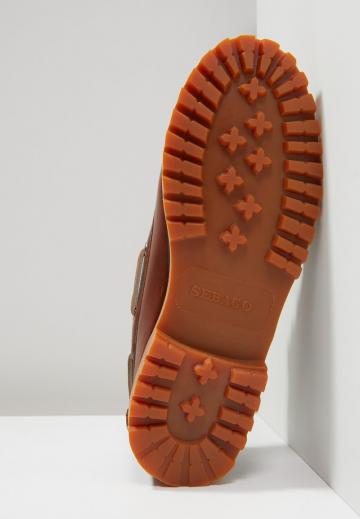 Ботинки на шнуровке