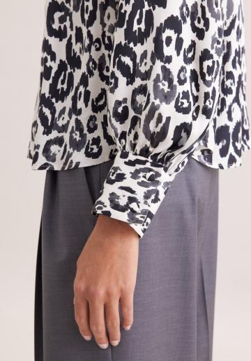 Атласная блузка