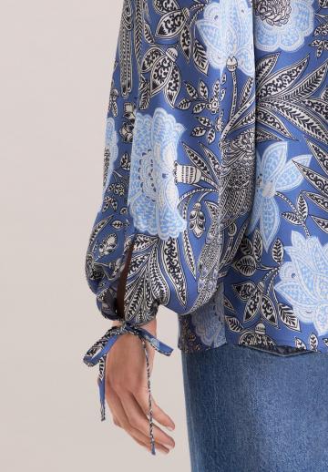 Атласная блузка