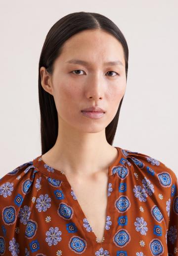 Атласная блузка