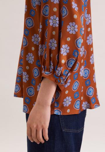 Атласная блузка