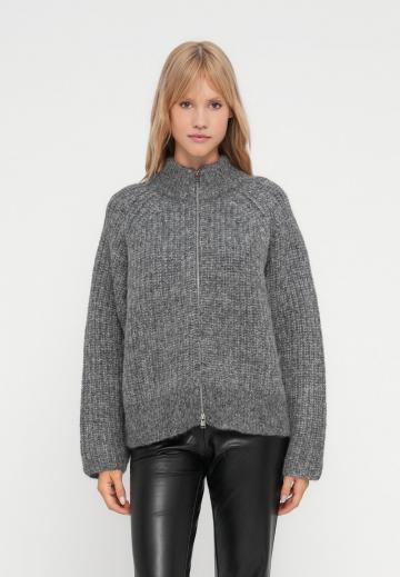 Вязаная кофта