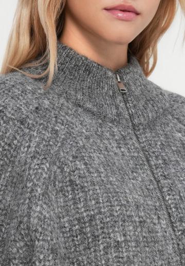 Вязаная кофта