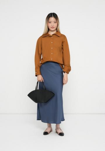 Атласная блузка