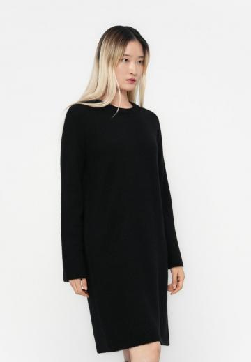 Вязаное платье