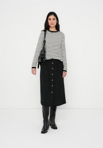 Пуловер в полоску