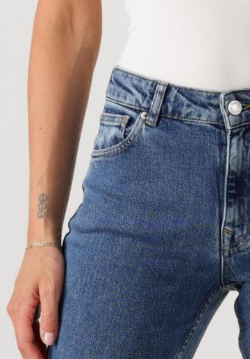 Узкие джинсы