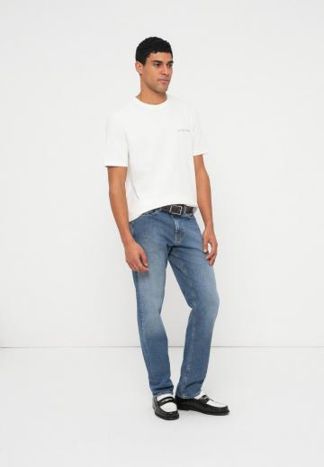 Прямые джинсы