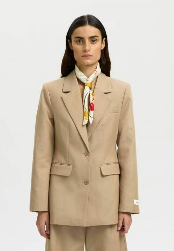 Блейзер с накладными карманами