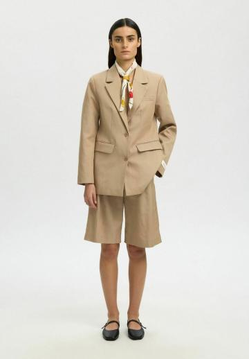 Блейзер с накладными карманами