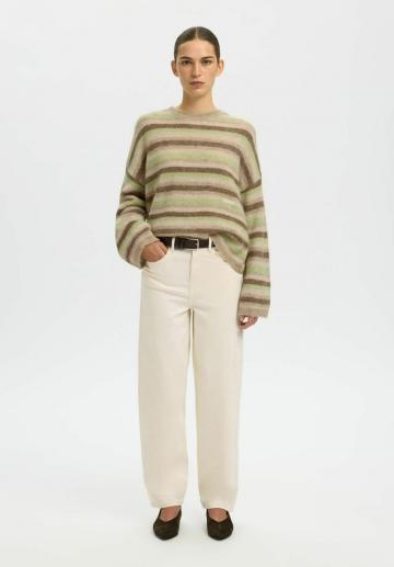 Пуловер в полоску