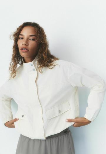 Куртка с накладнымит карманами