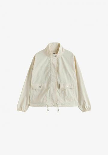 Куртка с накладнымит карманами