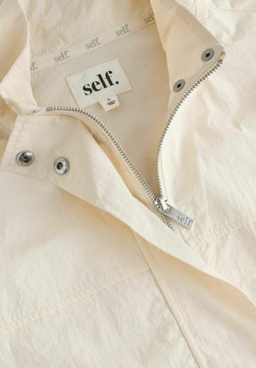 Куртка с накладнымит карманами