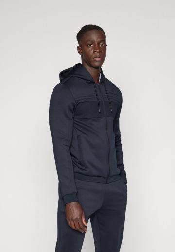 Спортивная куртка