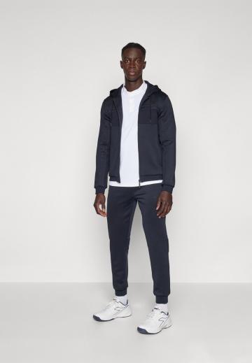 Спортивная куртка