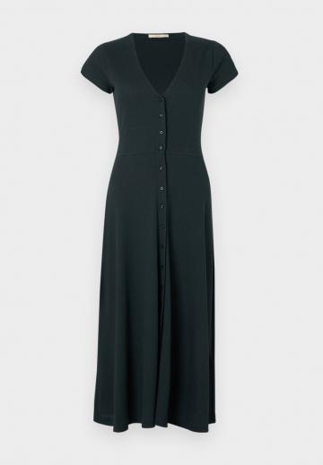 Вязаное платье