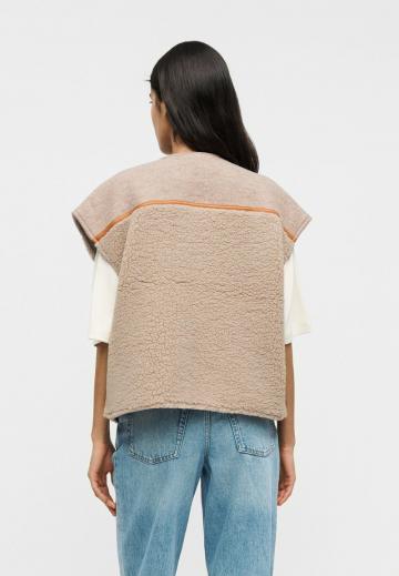 Пуховой жилет