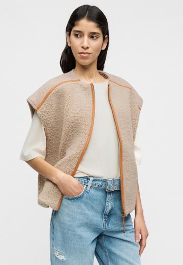 Пуховой жилет