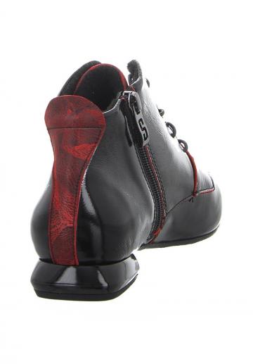 Ботинки на шнуровке