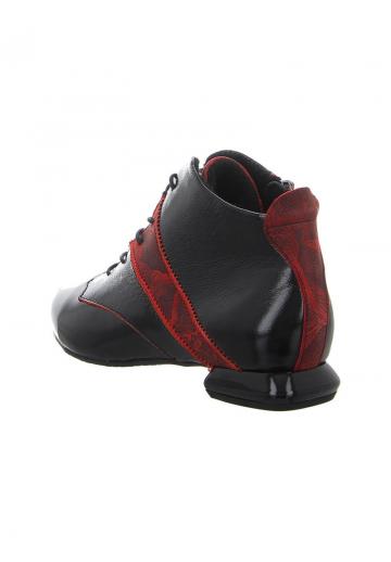 Ботинки на шнуровке