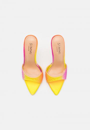 Босоножки на каблуке