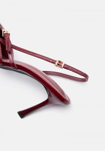 Туфли на высоком каблуке