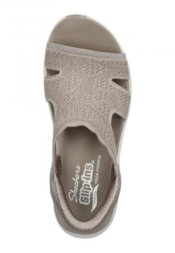 Босоножки на танкетке