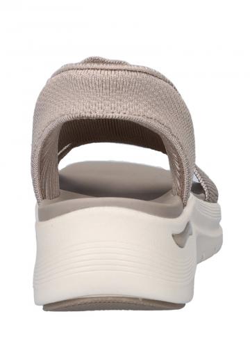 Босоножки на танкетке