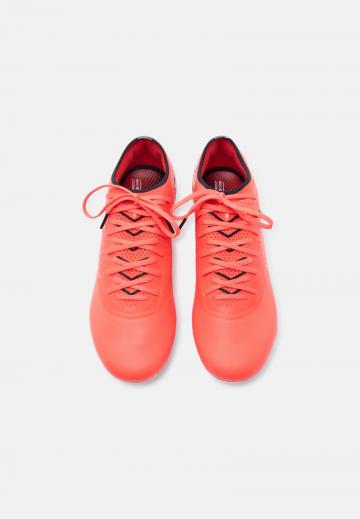 Футбольные бутсы