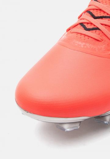 Футбольные бутсы