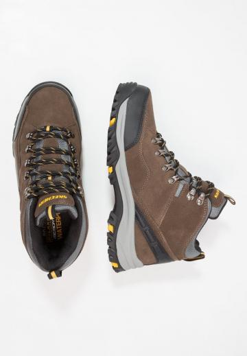 Походные ботинки