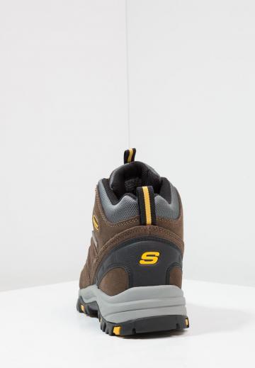 Походные ботинки