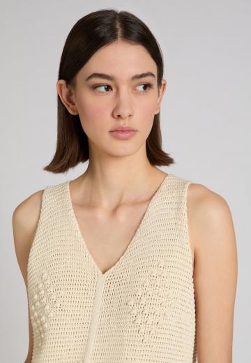 Пуловер с вырезом V