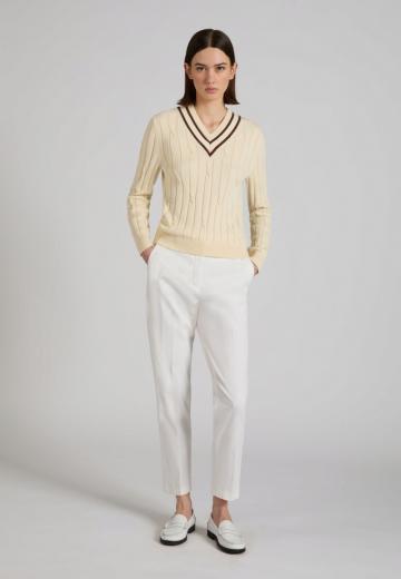 Пуловер с вырезом V