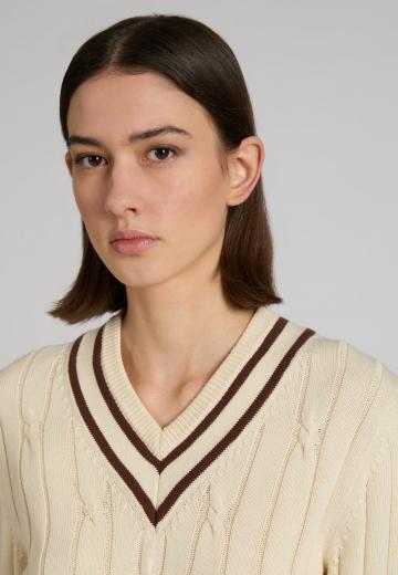 Пуловер с вырезом V