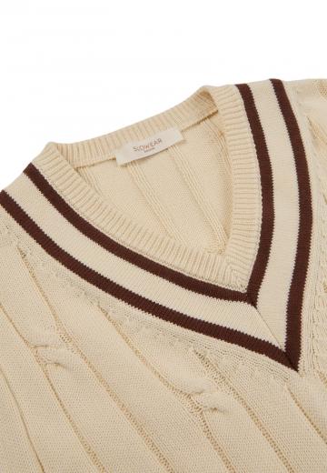 Пуловер с вырезом V