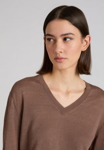 Пуловер с вырезом V