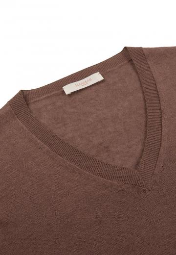 Пуловер с вырезом V