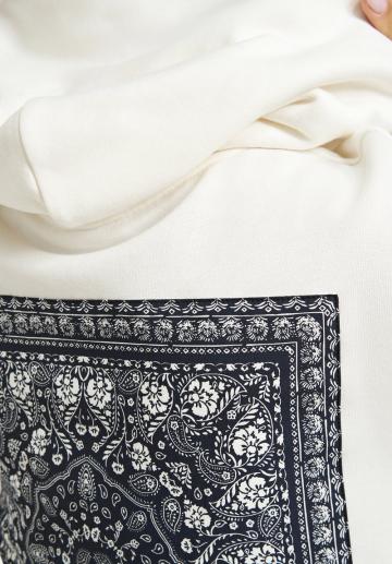 Пуловер с капюшоном