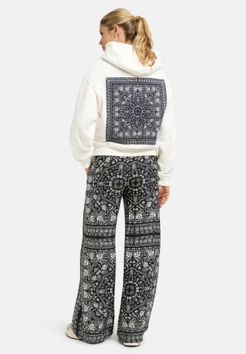 Пуловер с капюшоном