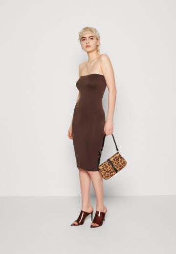 Платье без бретелек