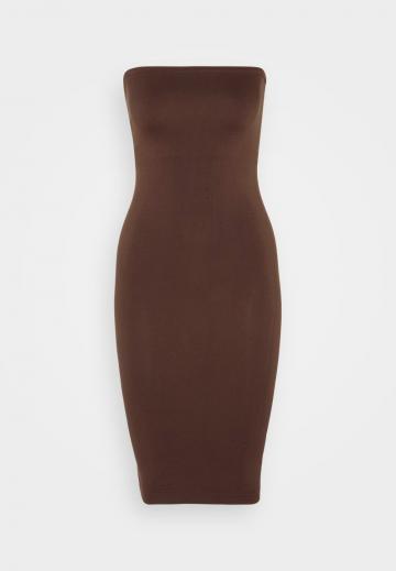 Платье без бретелек